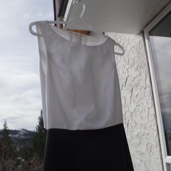 Beautiful Elegant Black & White Prom Dress Size Four - Picture 4 of 8